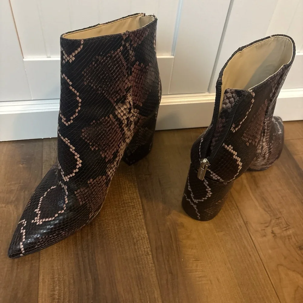 Vince Camuto Python Print Pointed Toe Ankle Boots Size 10